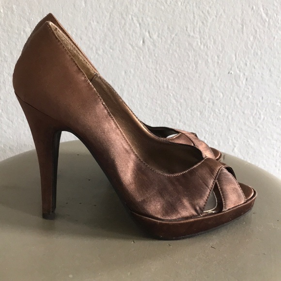 Shimmering Brown Heels - Picture 3 of 6